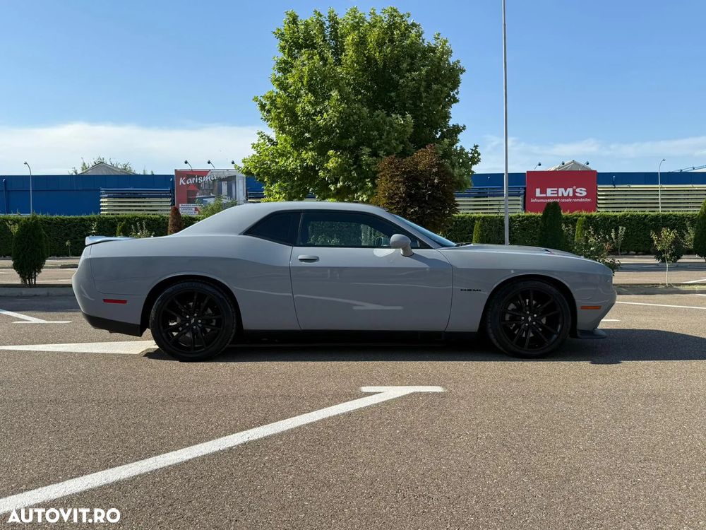 Dodge Challenger - 4
