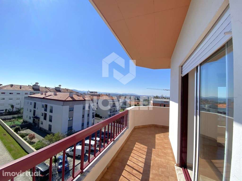 T3 Ultimo andar com elevador muito soalheiro e totalmente mobilado. - Grande imagem: 2/16