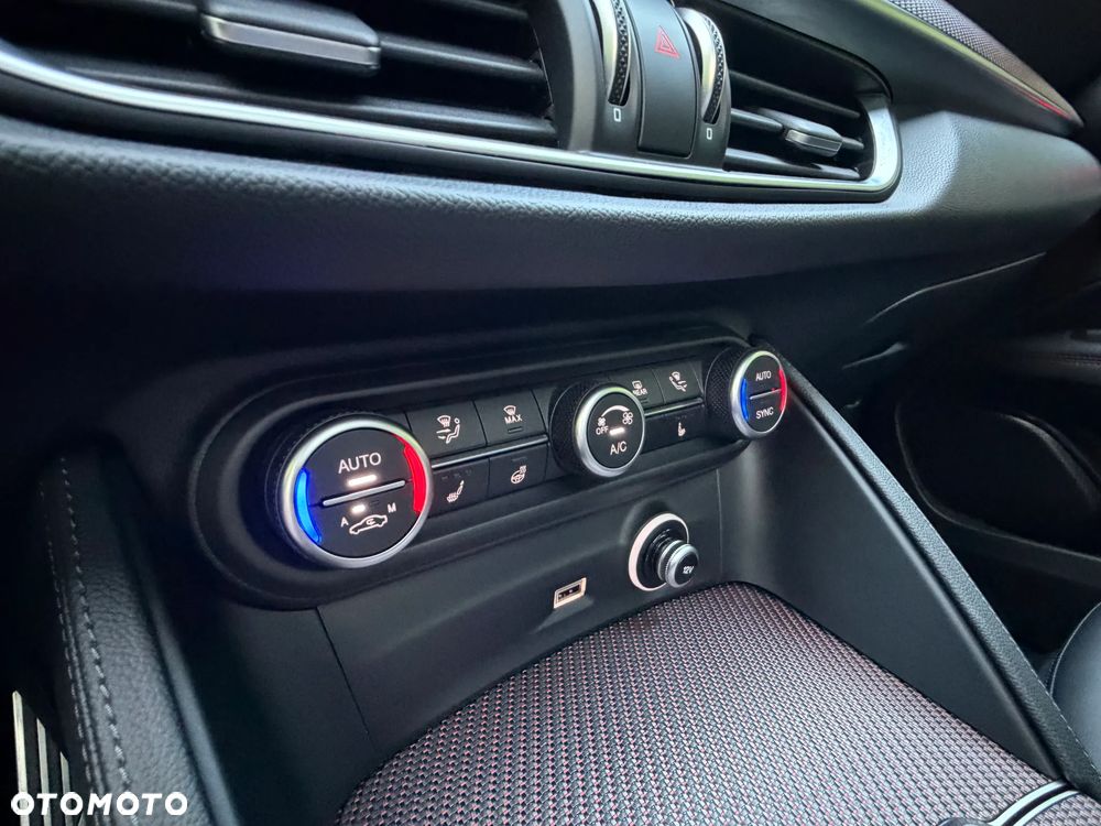 Alfa Romeo Stelvio - 18
