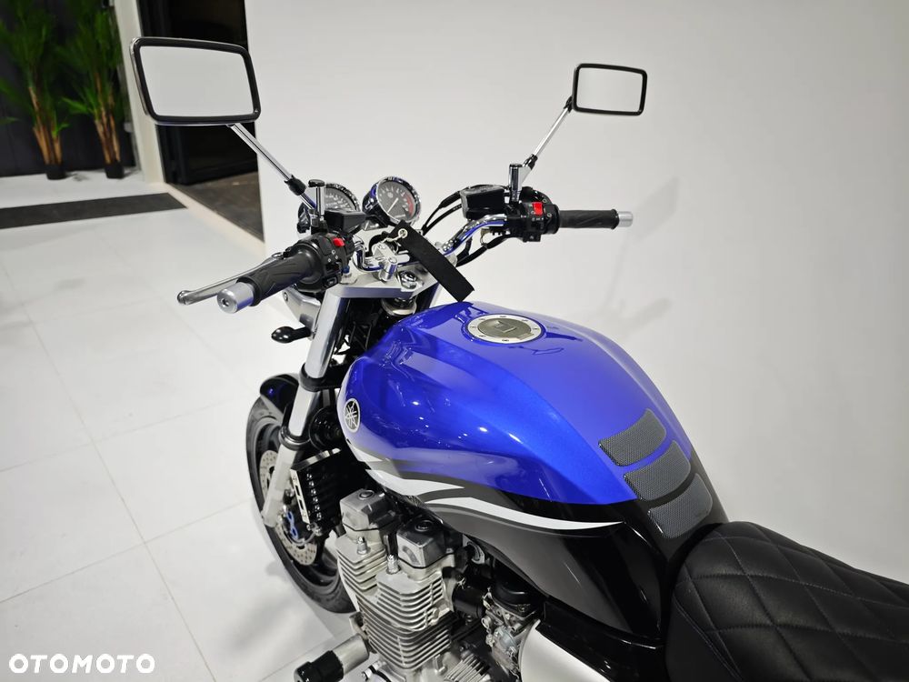 Yamaha XJR - 23