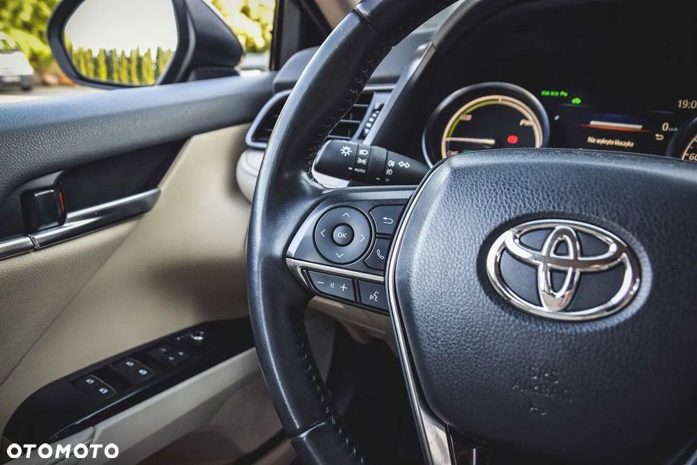 Toyota Camry 2.5 Hybrid Executive CVT - 21