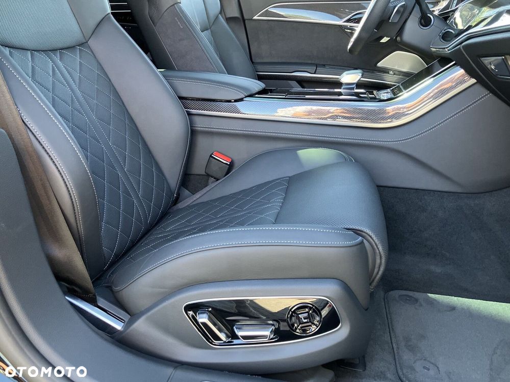 Audi A8 - 21