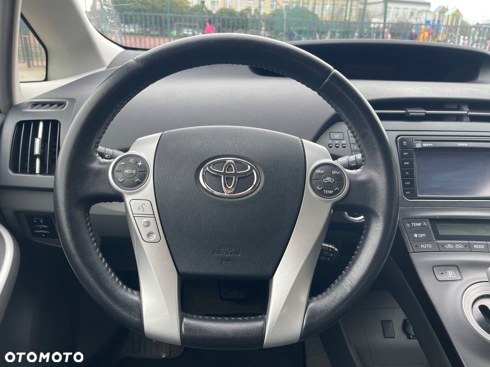Toyota Prius 1.8 HSD Prestige - 10