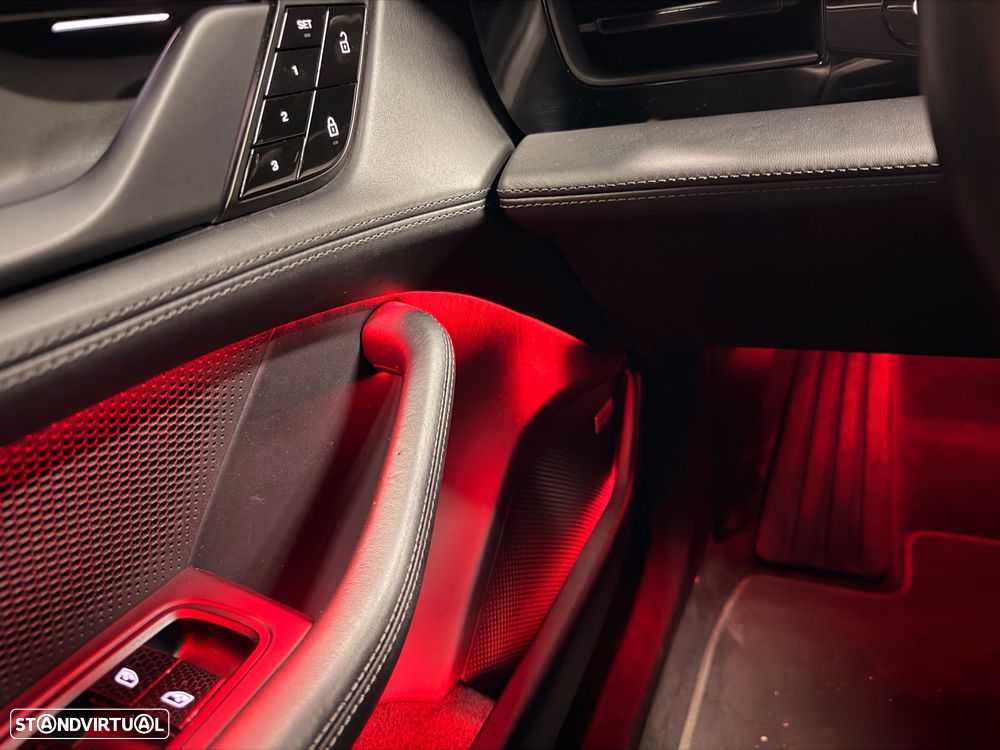 Porsche Taycan Cross Turismo Turbo S - 17