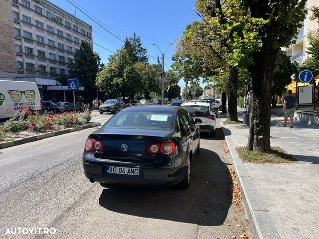 Volkswagen Passat 1.6 FSI Trendline - 3