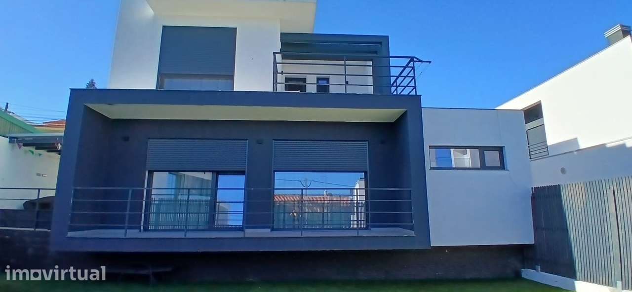 Moradia Isolada T4 em Arcena com Jardim e Garagem - Grande imagem: 2/33