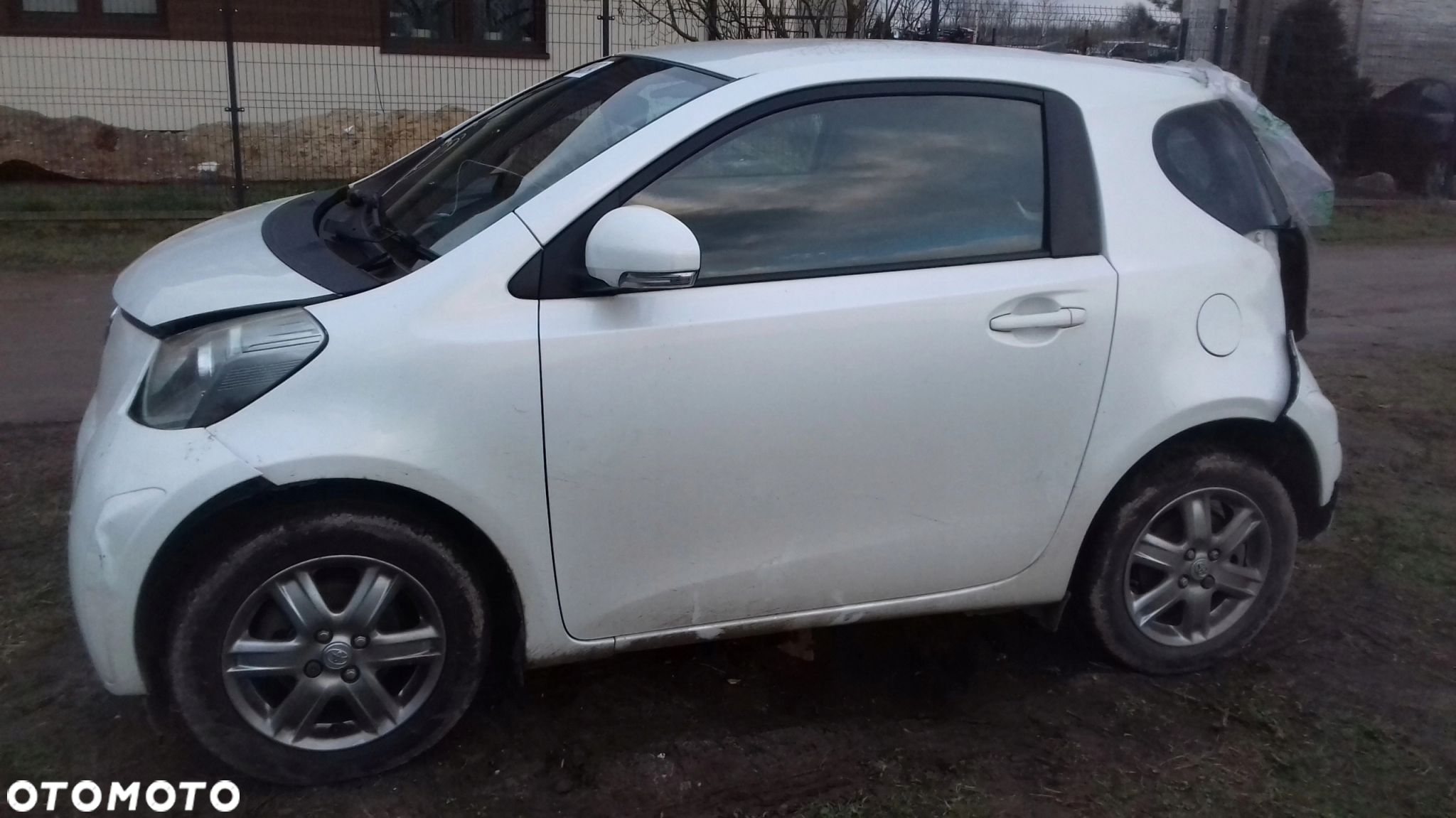 TOYOTA IQ błotnik prawy przód - 13