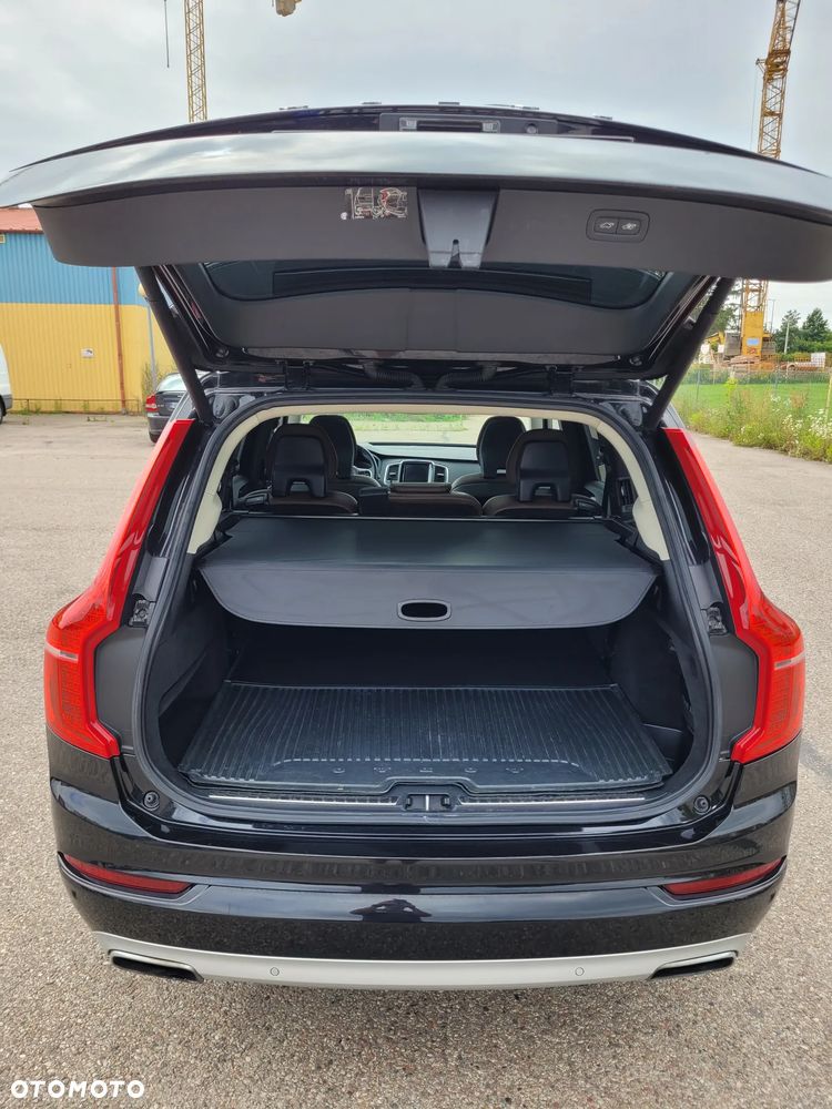 Volvo XC 90 - 9