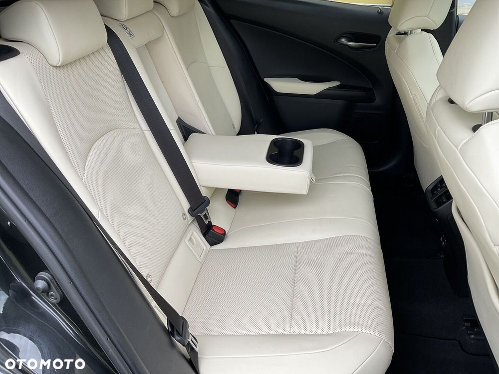 Lexus UX - 14