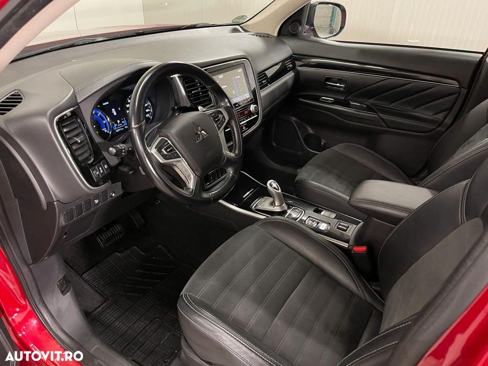 Mitsubishi Outlander 2.4 4WD - 5