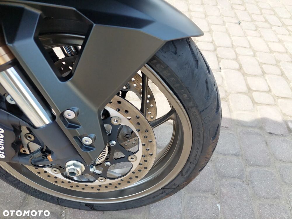 Suzuki GSX 1000 - 16