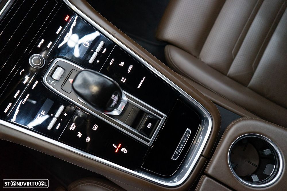 Porsche Panamera 4 E-Hybrid - 37