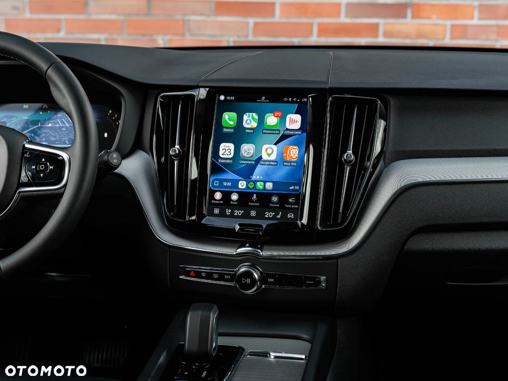 Volvo XC 60 B4 B Plus Dark - 34