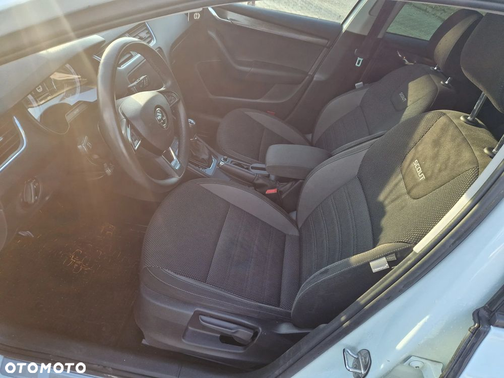 Skoda Octavia 2.0 TDI 4x4 Scout DSG - 9