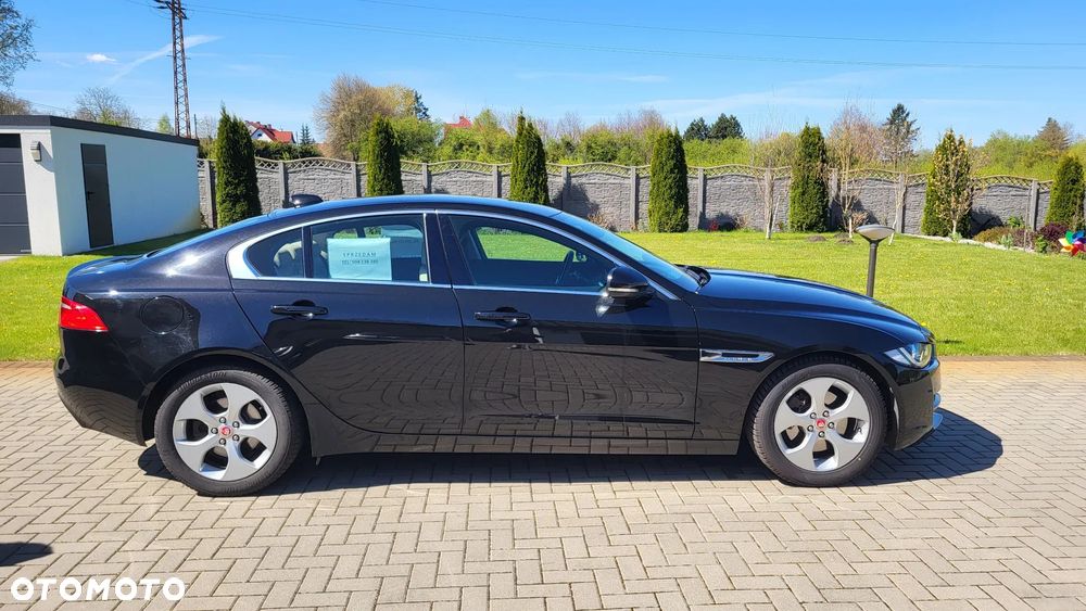 Jaguar XE 2.0 D Prestige - 5
