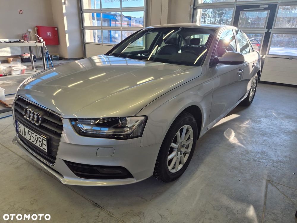 Audi A4 Limousine - 1