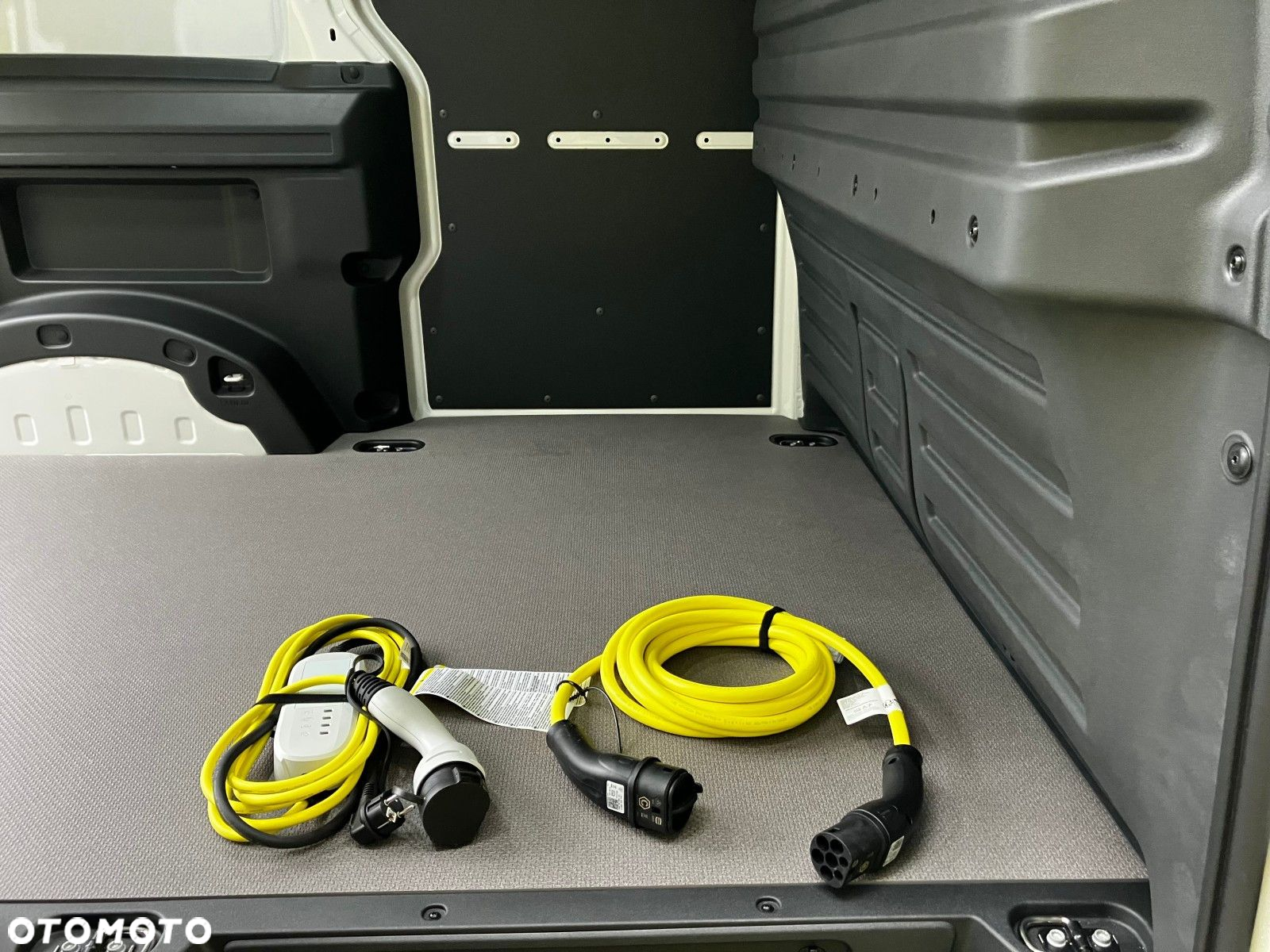 Volkswagen ID. Buzz Cargo L1 204 KM - 37
