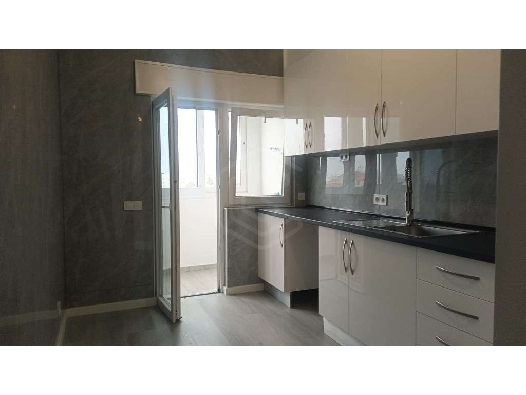 Apartamento T2 em Quarteira - Grande imagem: 2/25