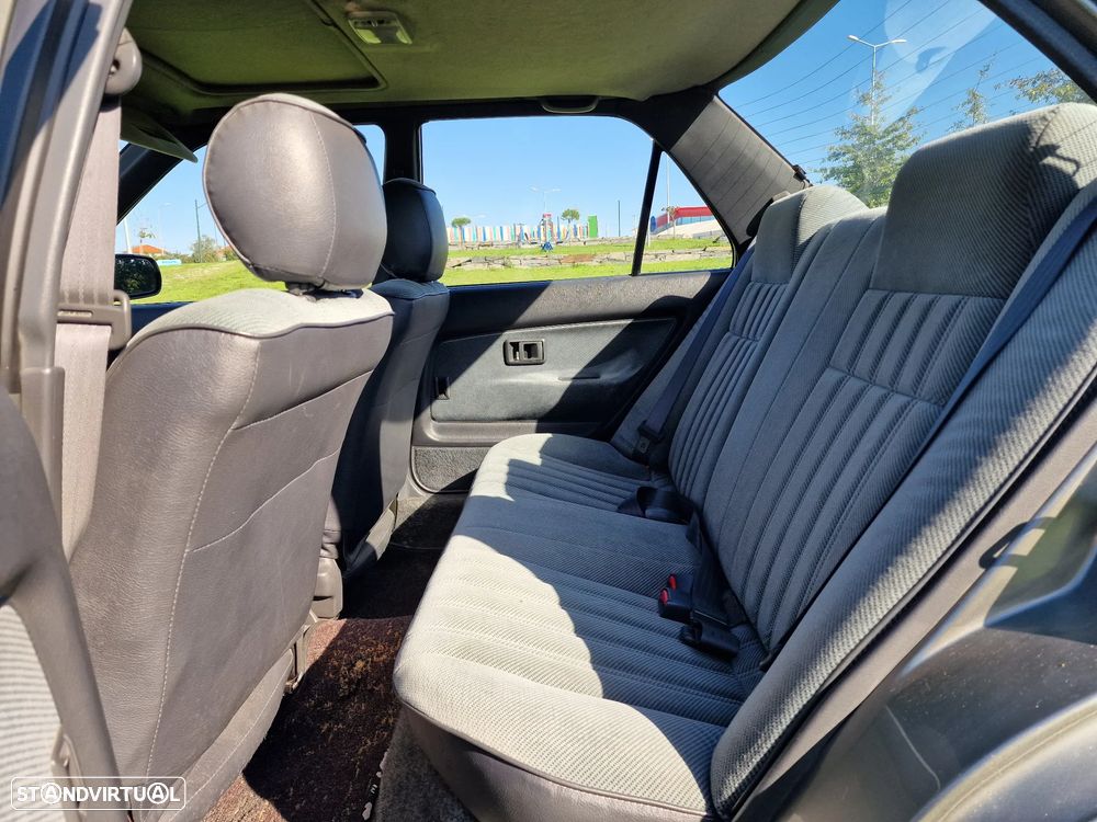 Toyota Corolla 1.3 Gold Line - 12