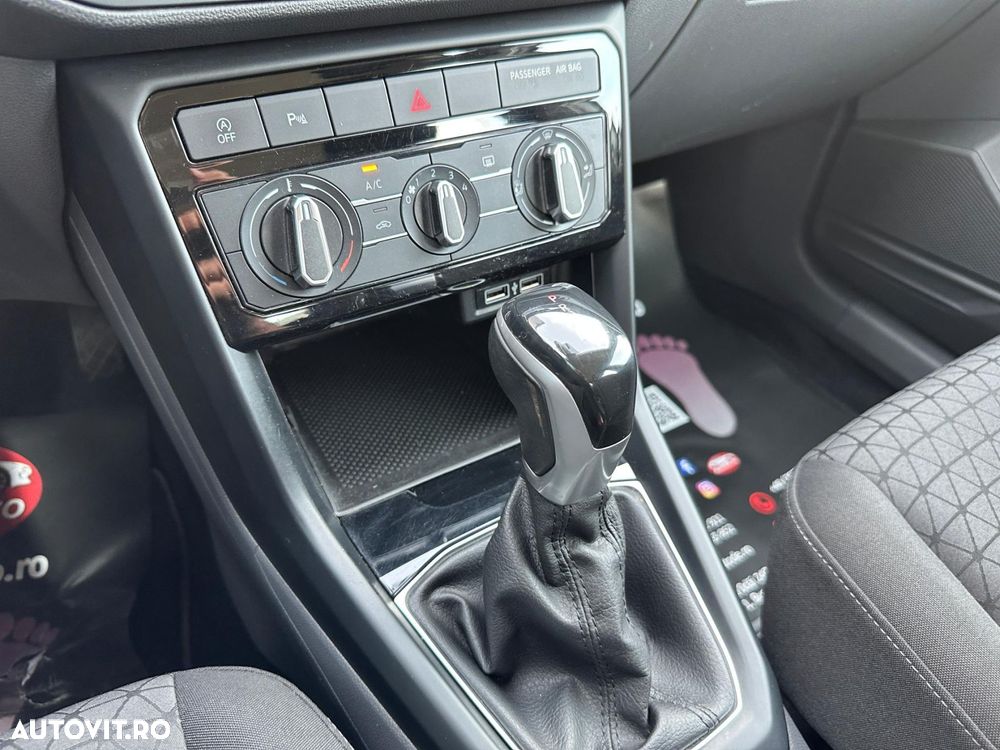 Volkswagen T-Cross - 13