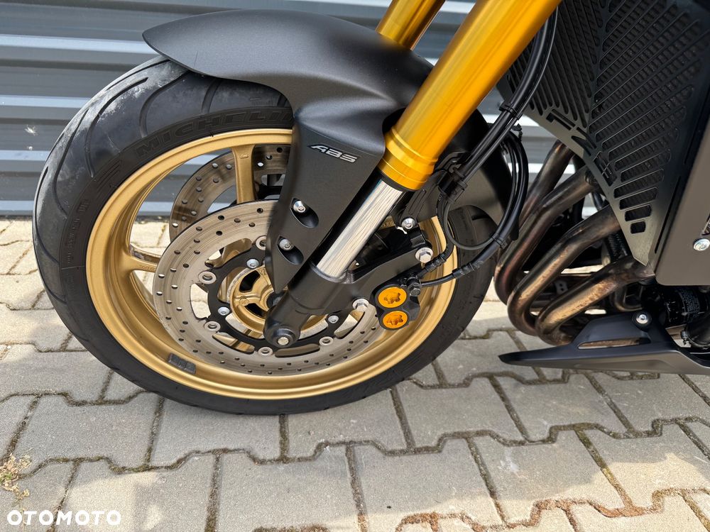 Yamaha FZ8 - 15