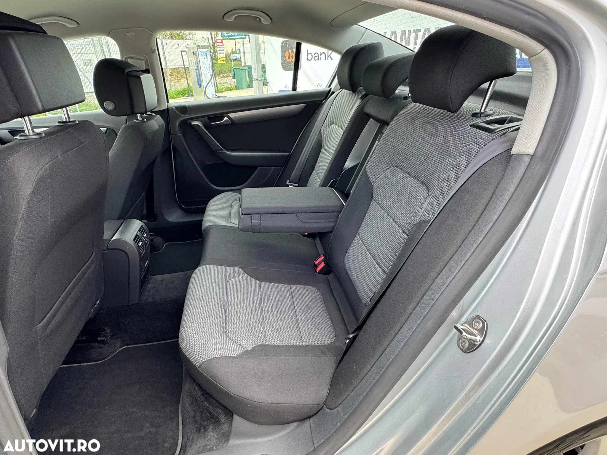 Volkswagen Passat 1.6 TDI BlueMotion Technology Comfortline - 9