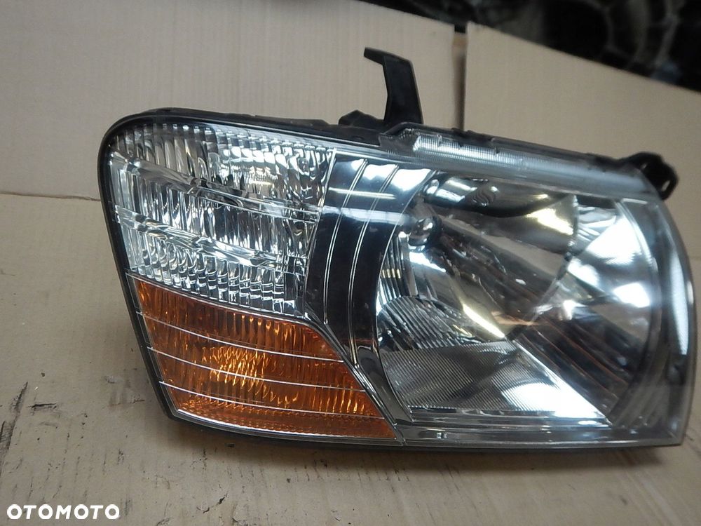lampa prawa przednia przod mitsubishi pajero iii europa - 2
