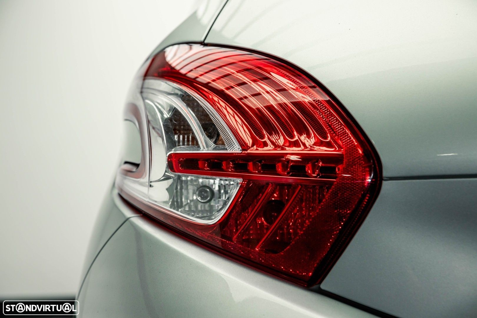 Peugeot 208 1.2 VTi Access - 17