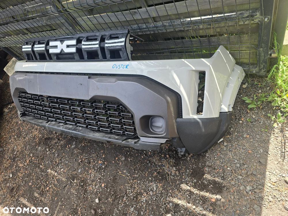 Dacia duster III zderzak przód ładny oryginał - 3