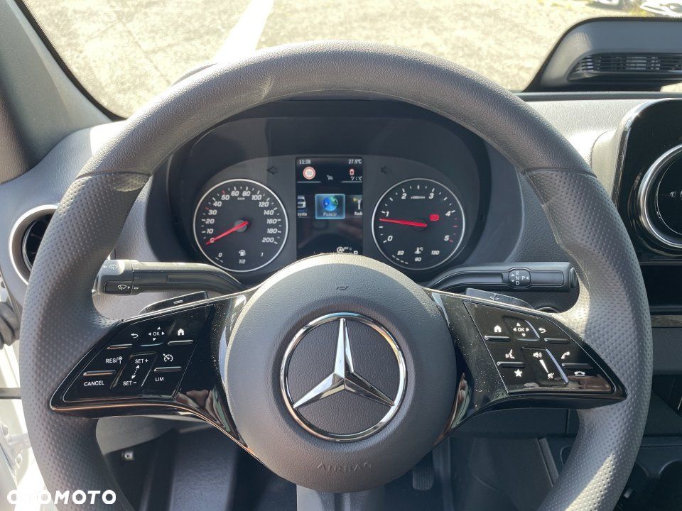 Mercedes-Benz Sprinter - 11