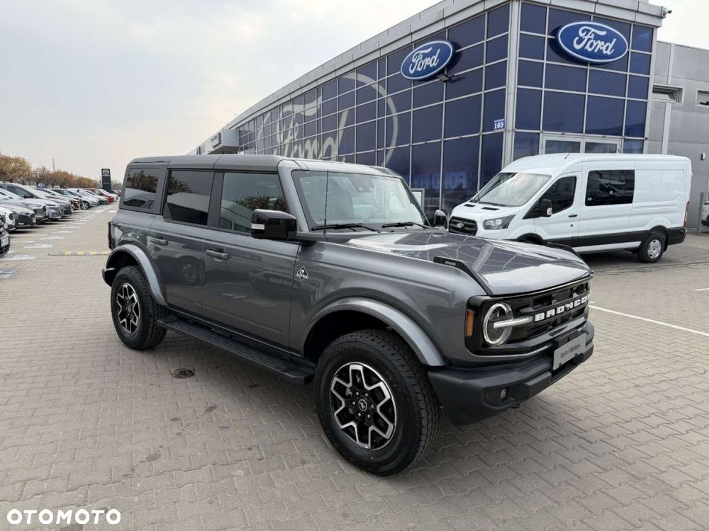 Ford Bronco - 5