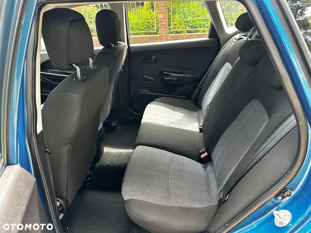 Kia Ceed - 13
