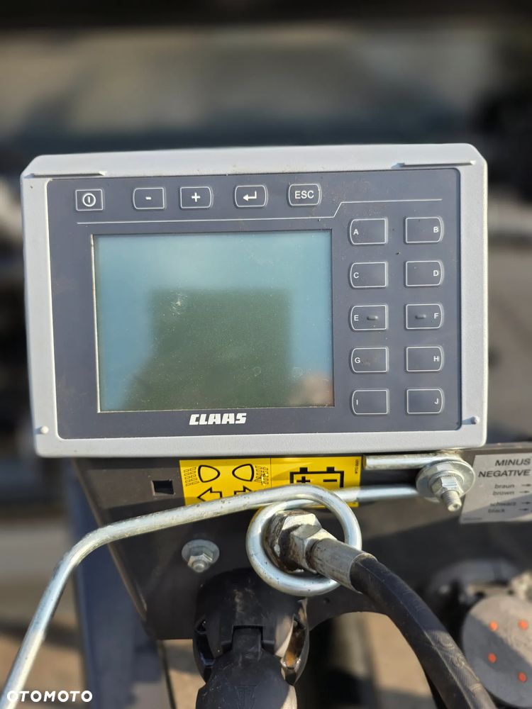 Claas Variant 460 RF - 9