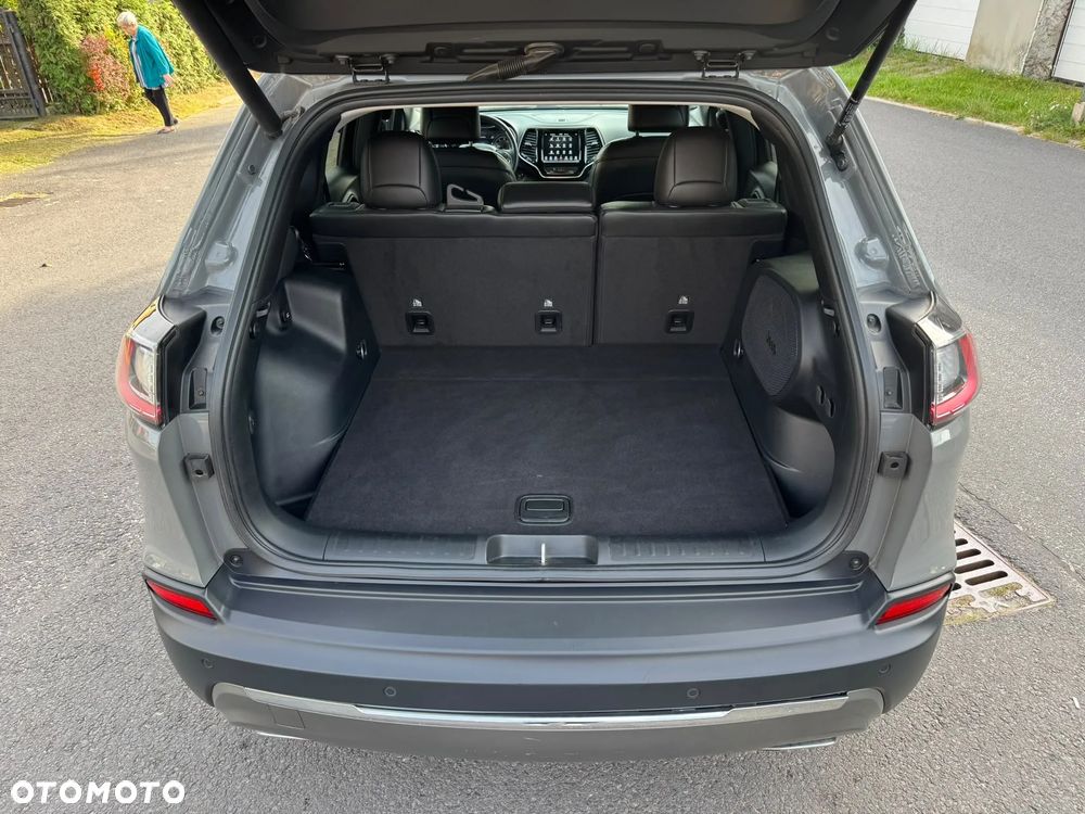 Jeep Cherokee - 29