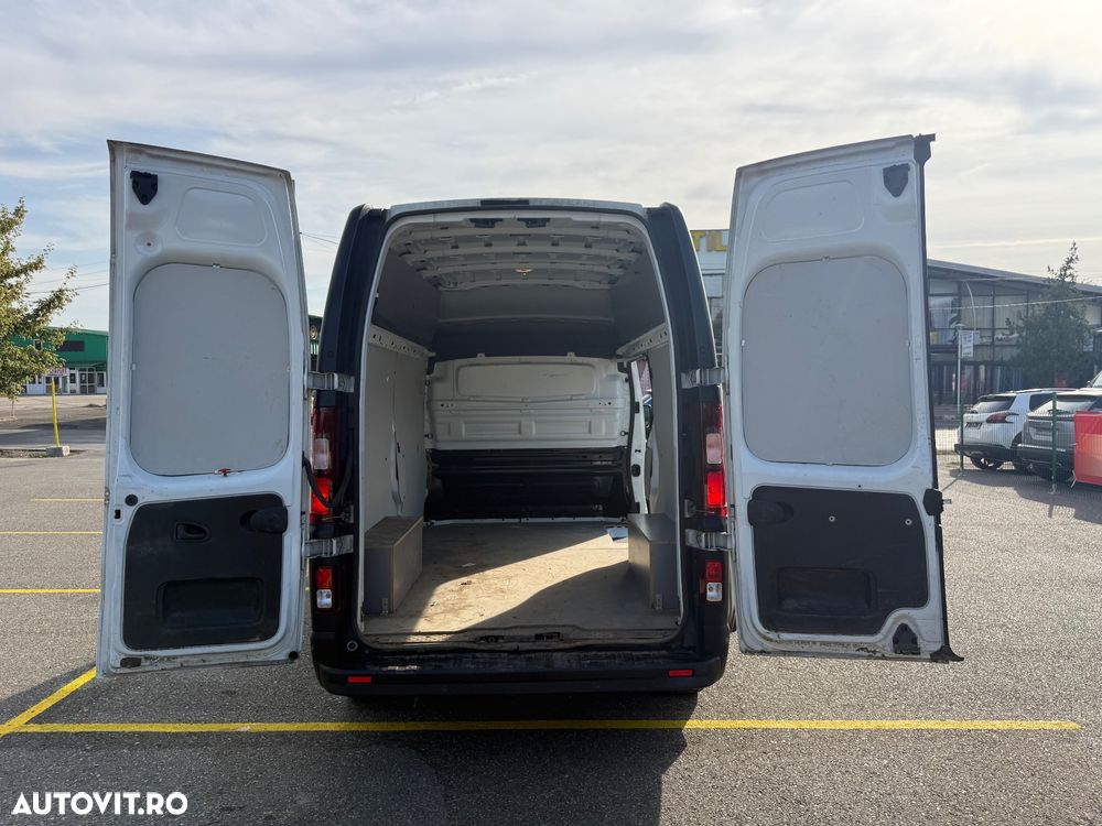 Renault Trafic 2.0 Blue dCi 150 Furgon Cabina Dubla L2H1 - 17