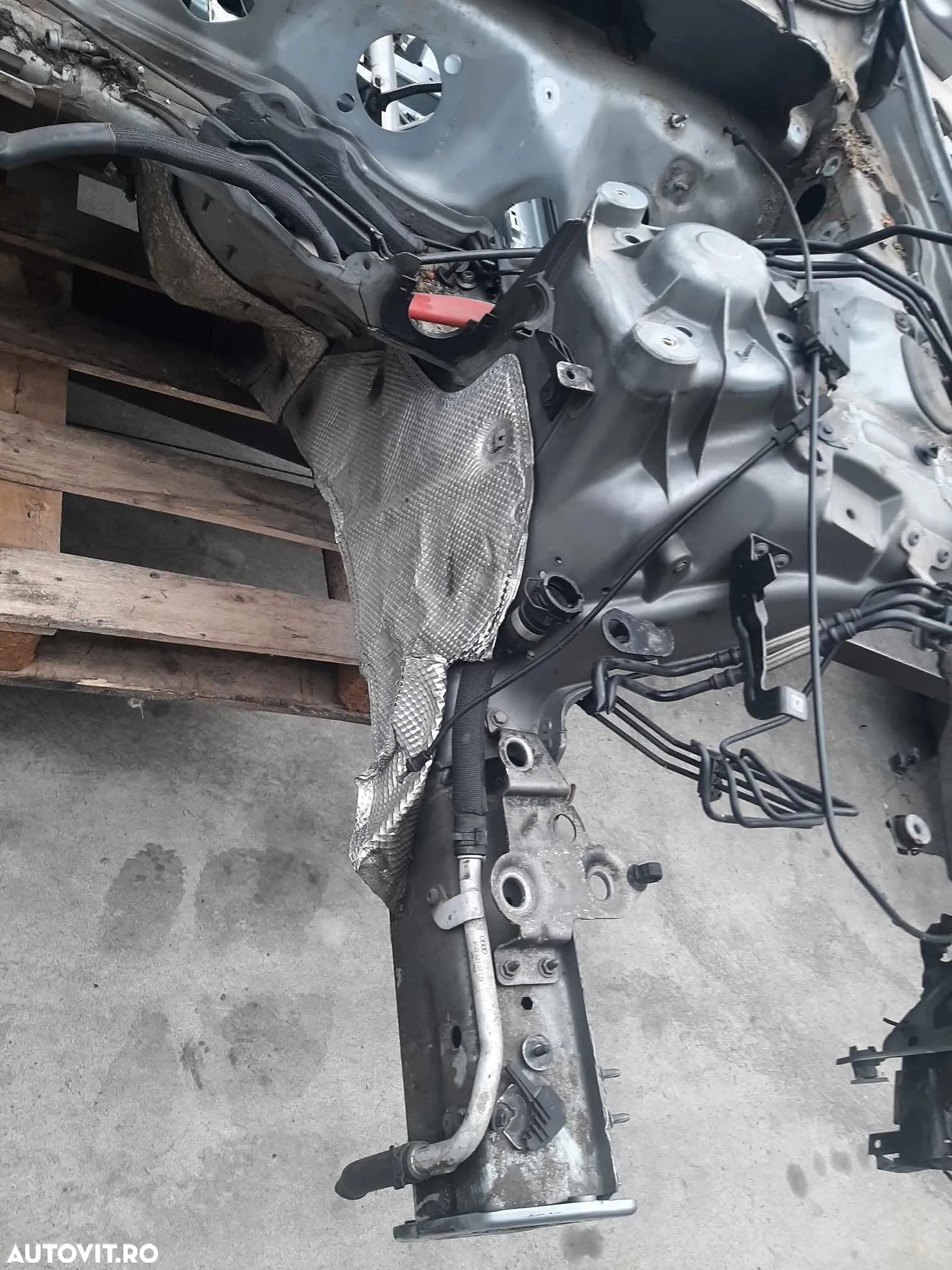 lonjeron cu semi aripa  audi a6 c7 4g 2013  4g0805677 - 1