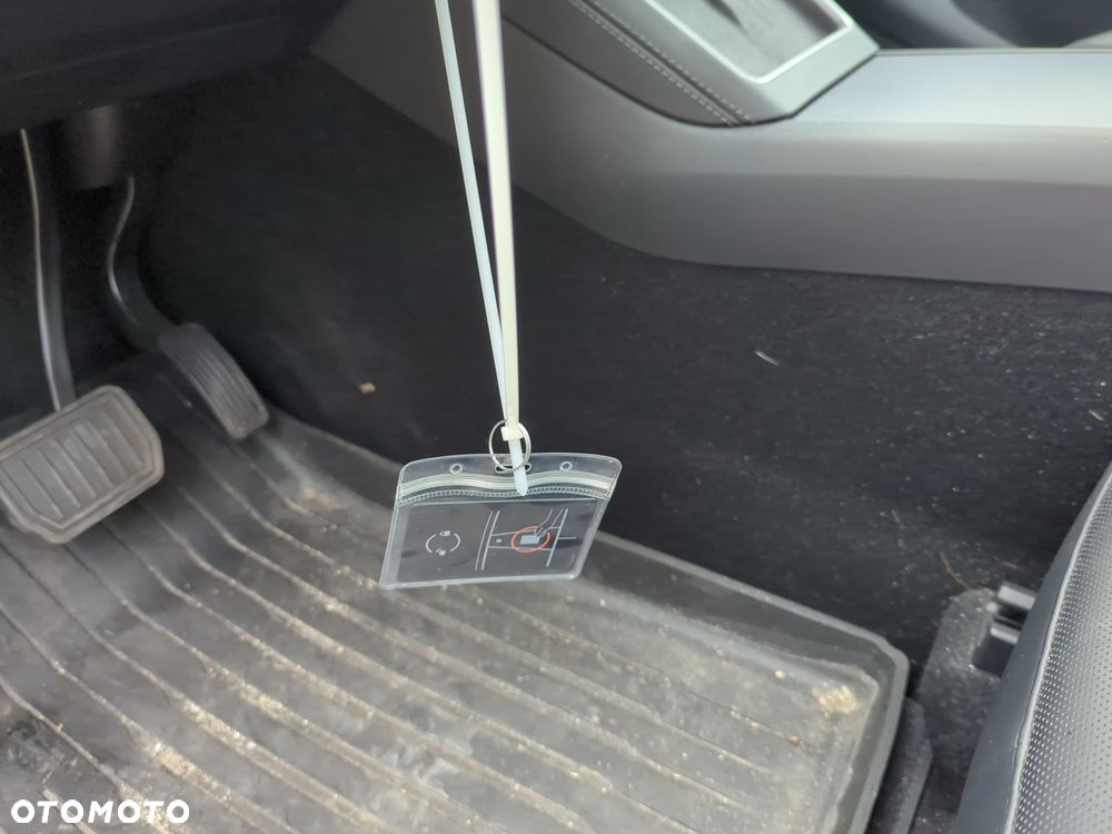 Tesla Model Y - 21
