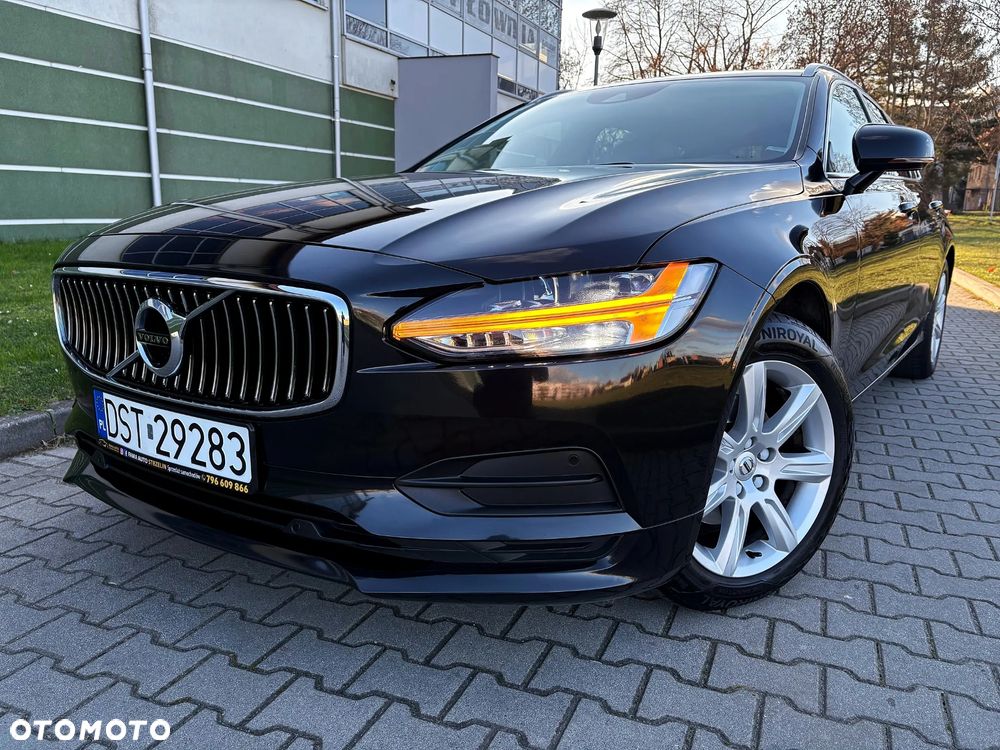 Volvo V90 D3 Momentum Pro - 1