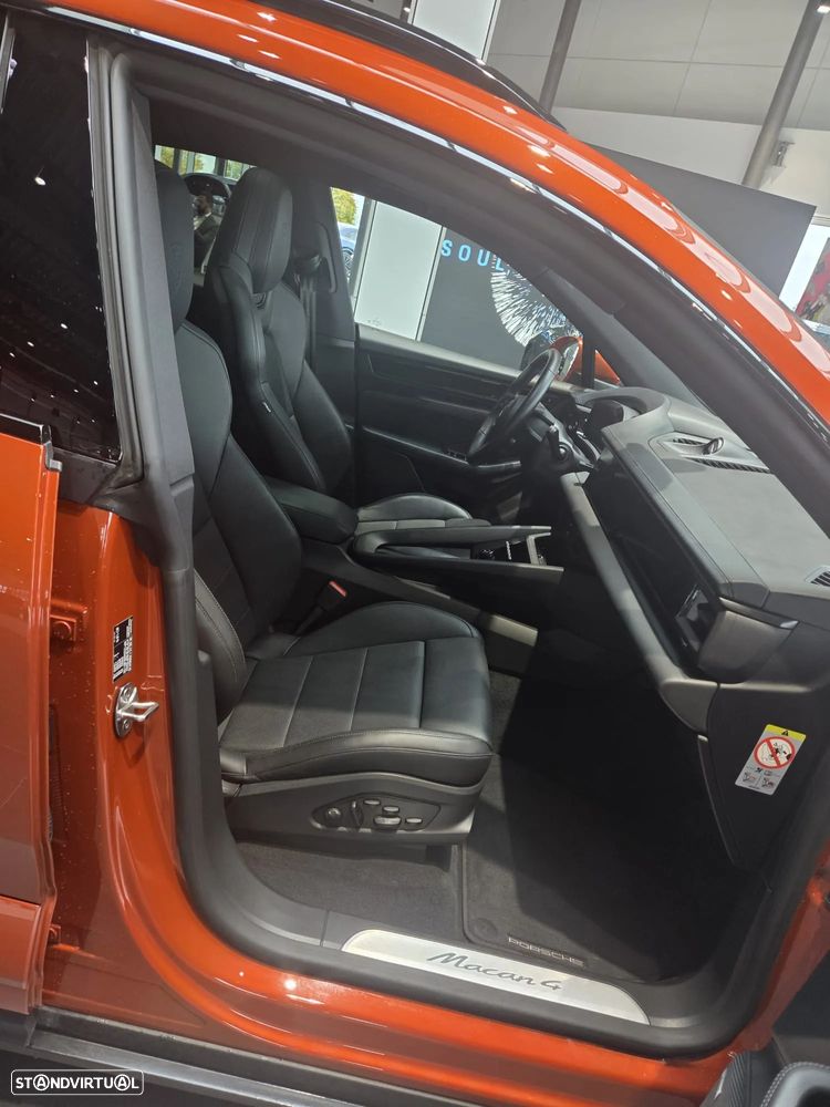 Porsche Macan Electric 4 - 6