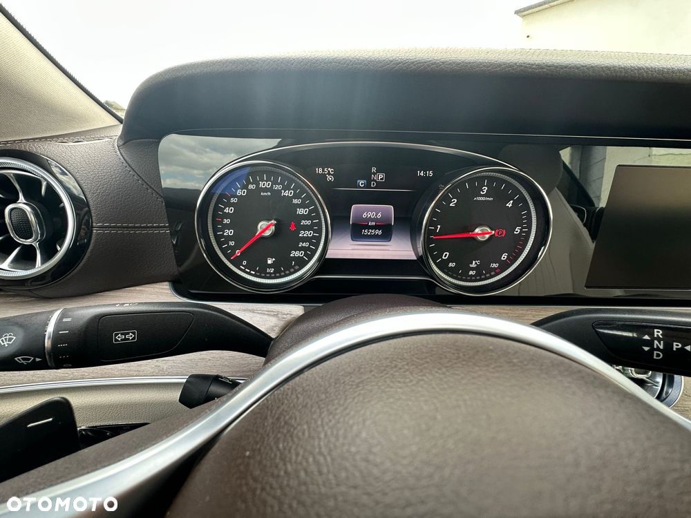 Mercedes-Benz Klasa E 220 d 4-Matic 9G-TRONIC - 12