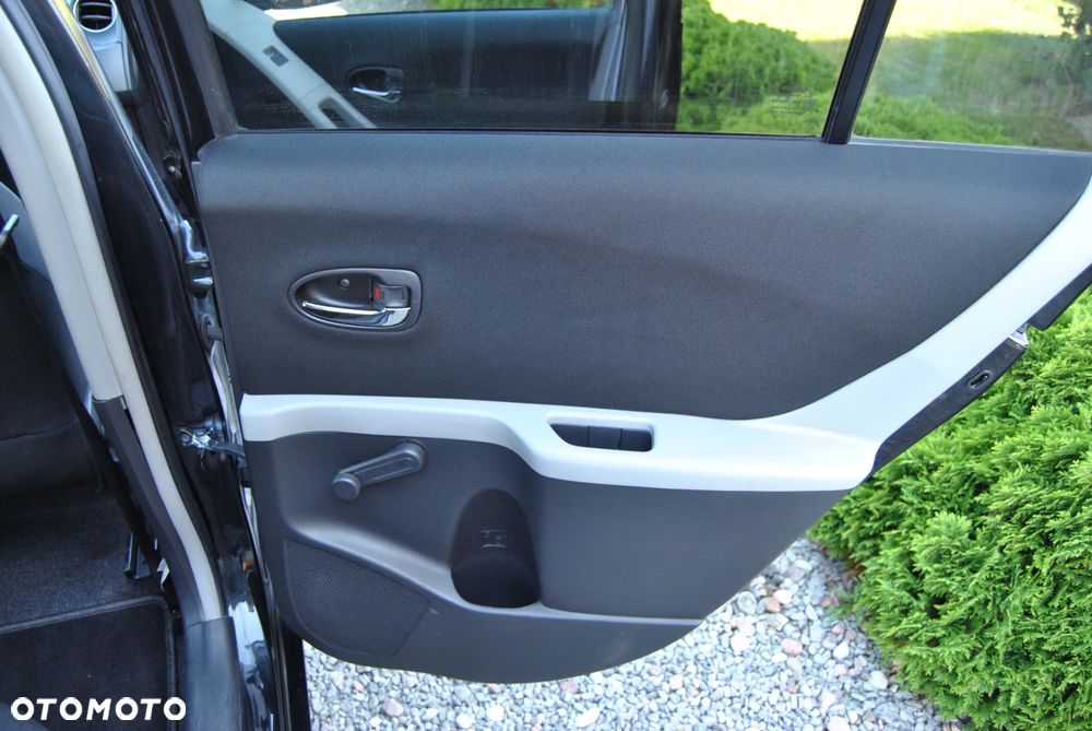 Toyota Yaris 1.33 VVT-i Executive - 26