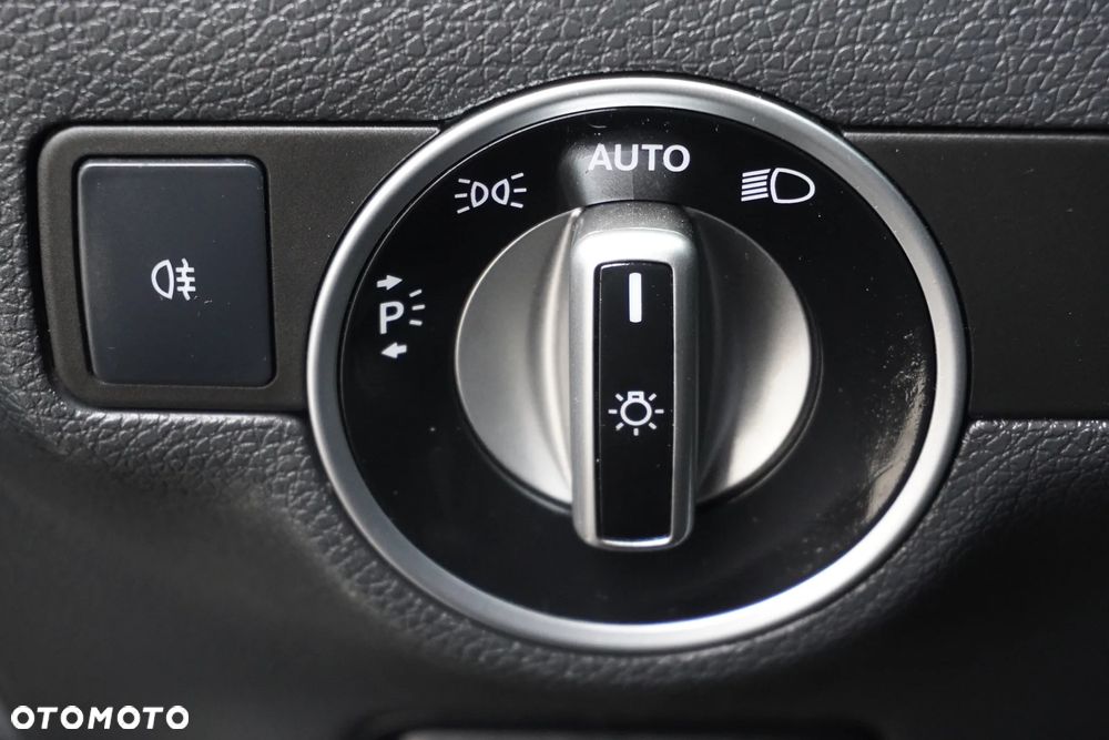 Mercedes-Benz CLA 200 Peak Edition - 34