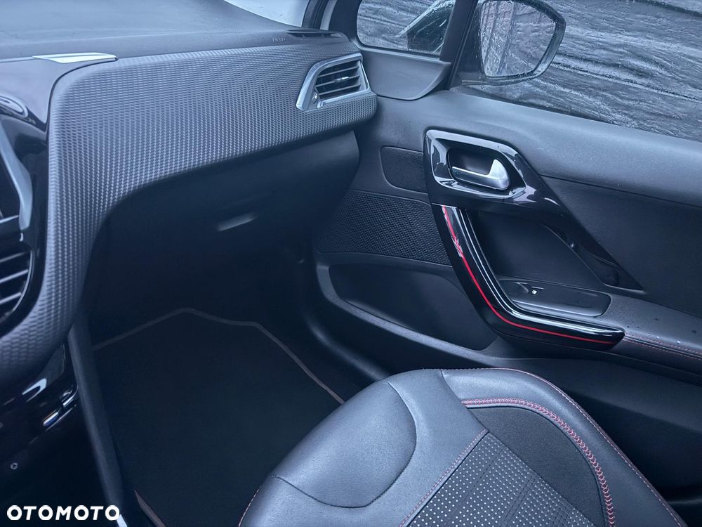 Peugeot 2008 PureTech 110 Stop&Start EAT6 GT-Line Edition - 17