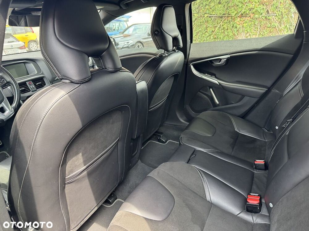 Volvo V40 D2 R-Design - 9