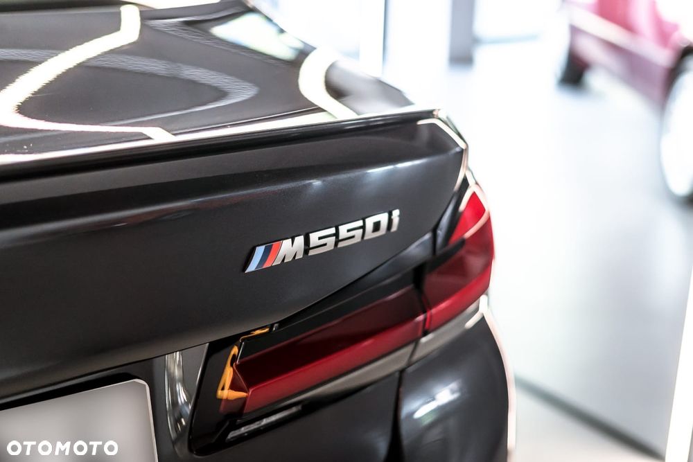 BMW Seria 5 M550i xDrive sport - 16