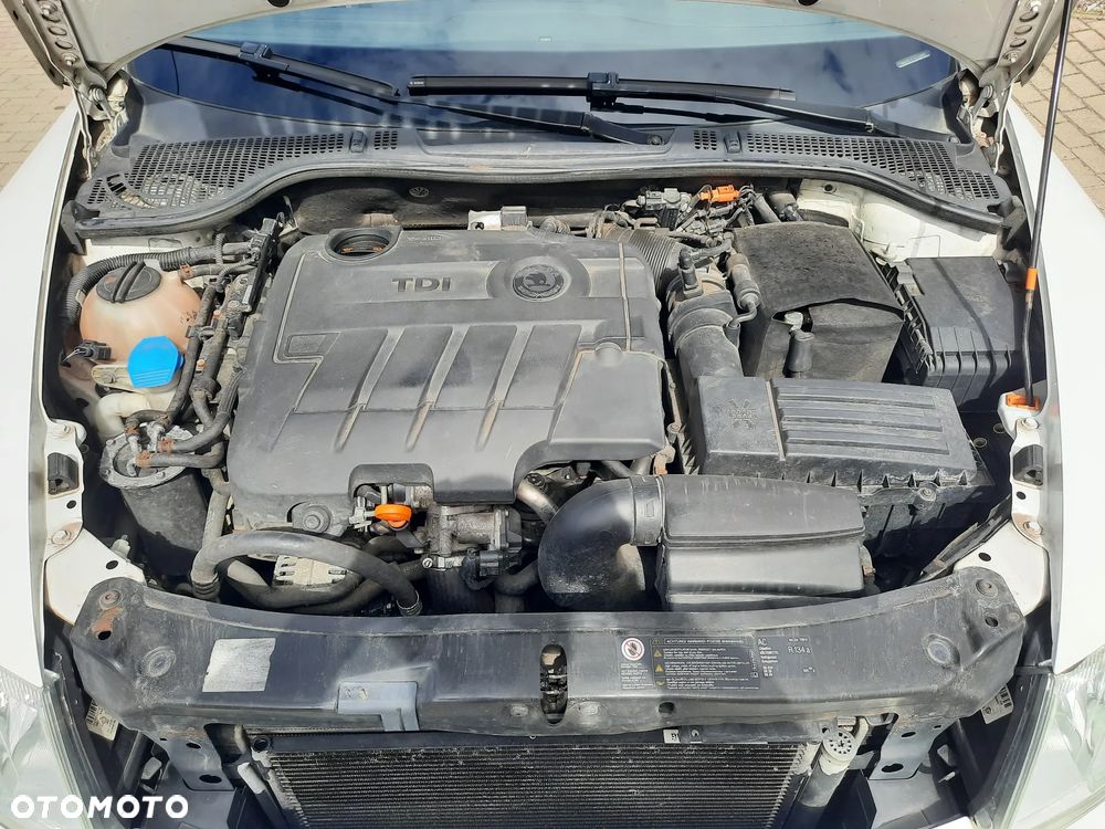 Skoda Octavia 2.0 TDI CR DPF RS - 30