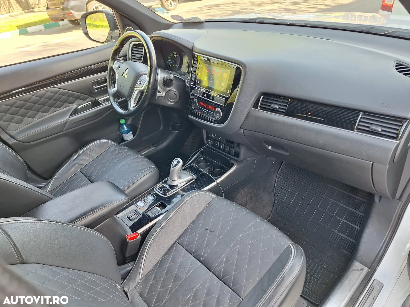 Mitsubishi Outlander PHEV 2.4 L 4X4 Instyle+ - 24