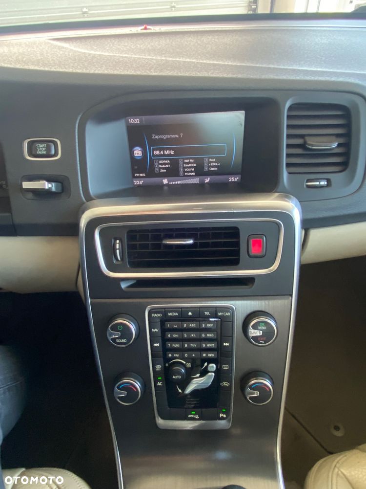 Volvo V60 D2 Momentum - 14