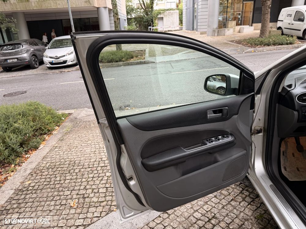 Ford Focus SW 1.6 TDCi Ghia - 10