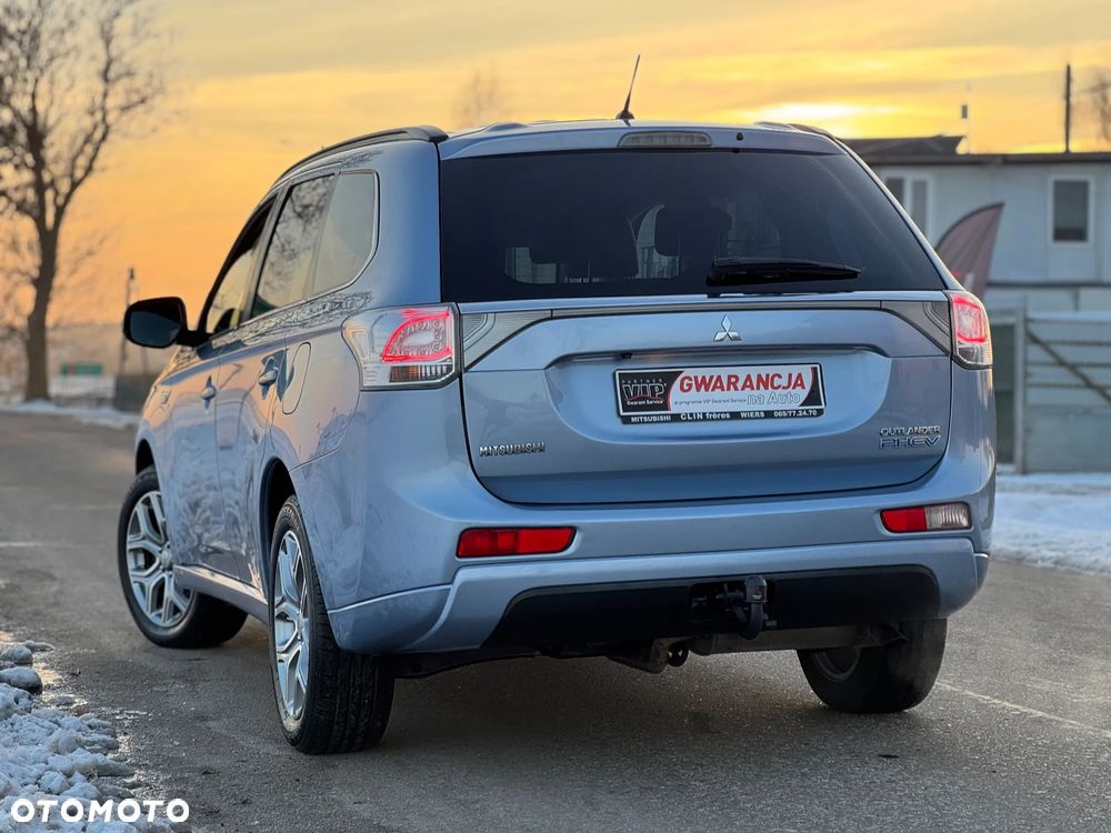 Mitsubishi Outlander 2.0 4WD Top - 18